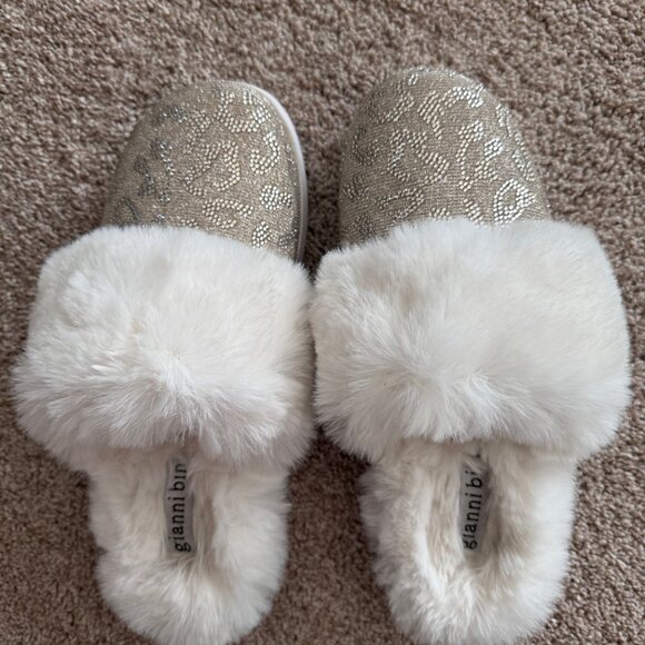 Gianni Bini Gold Slippers Brand New - Size 7M - Picture 1 of 3